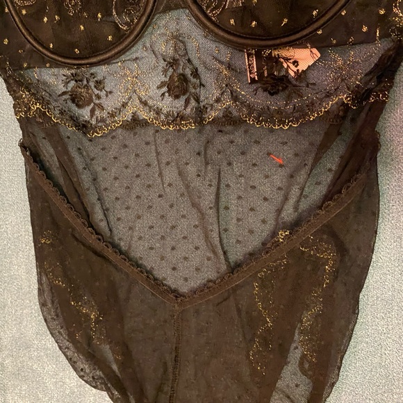 NWT VS lace bodysuit - Picture 4 of 11
